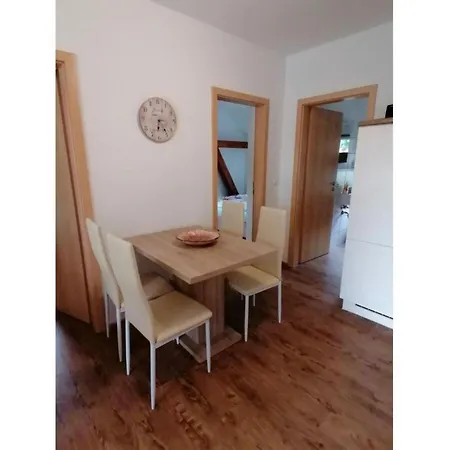 Kirsche - On The Fruit Tree Apartment Zutzen