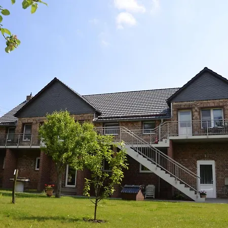 Kirsche - On The Fruit Tree Apartment